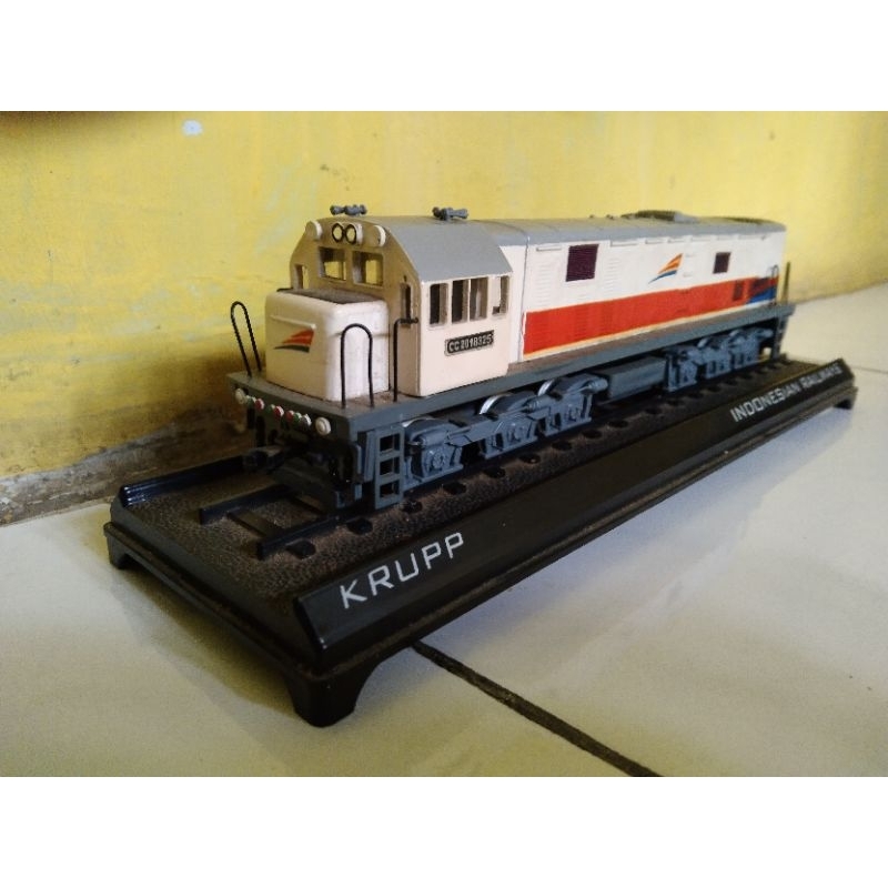 Miniatur Kereta Api Indonesia CC 2018325 Produk Agung Craft
