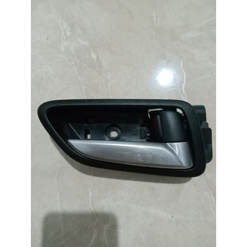 Handle Pintu Dalam Mazda 2 Skyactiv