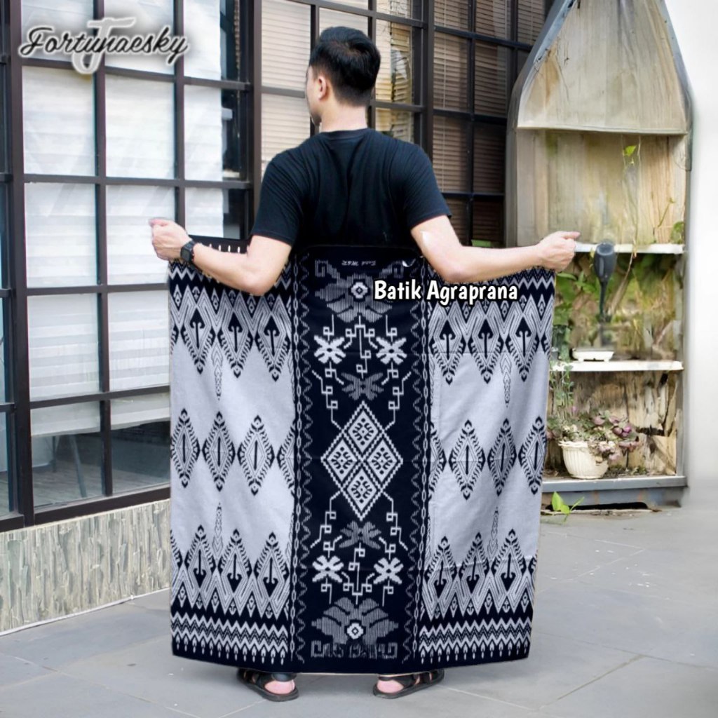 Sarung Batik Printing Motif Tribuana Abu Cream untuk Pria
