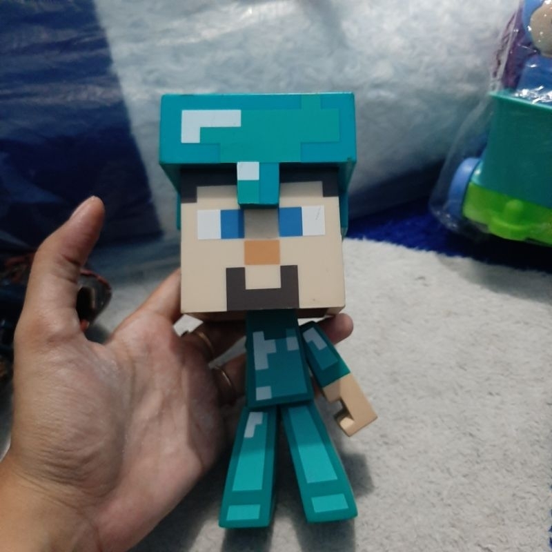 mainan / figure dikoleksi minecraft diamond armor steve