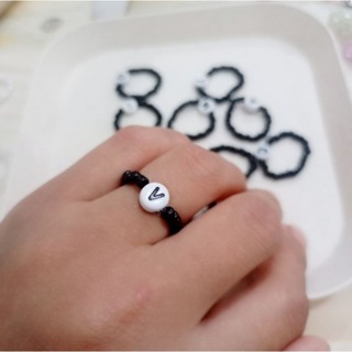 Cincin Manik Manik Inisial Warna Hitam Huruf A-Z