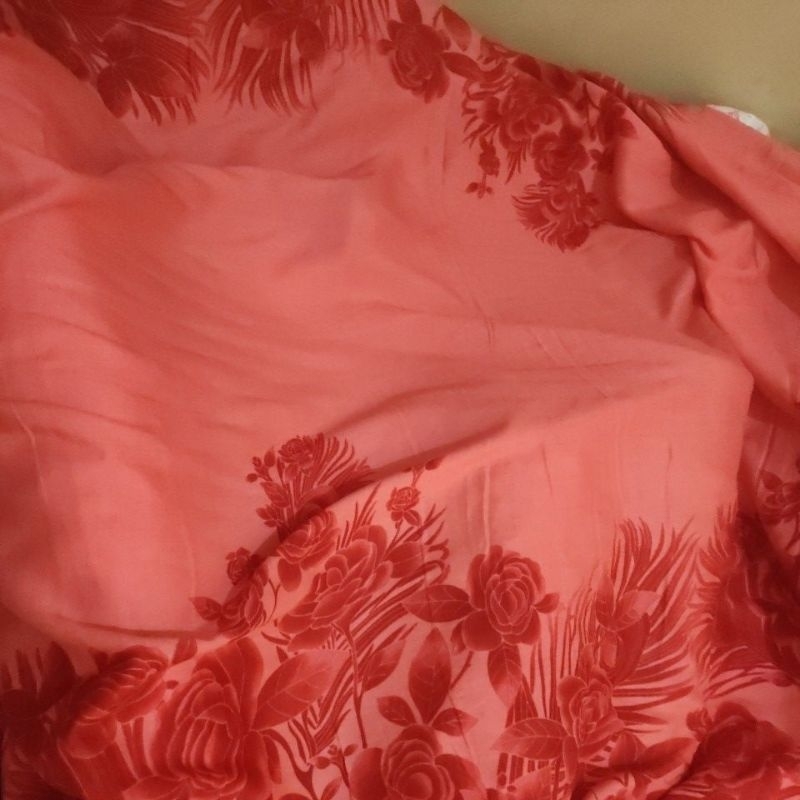 KAIN KILOAN KATUN RAYON MOTIF BUNGA MERAH UTUH