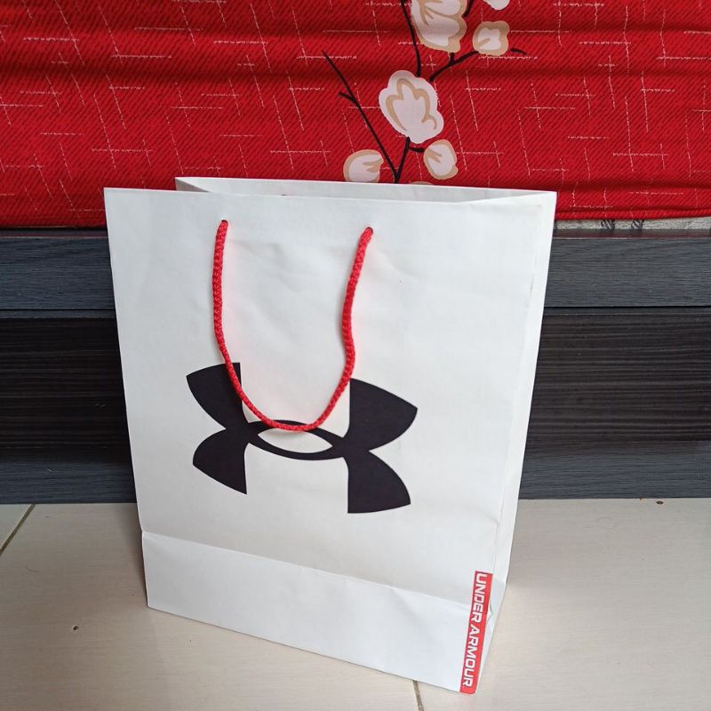 

paper bag under amoir or1