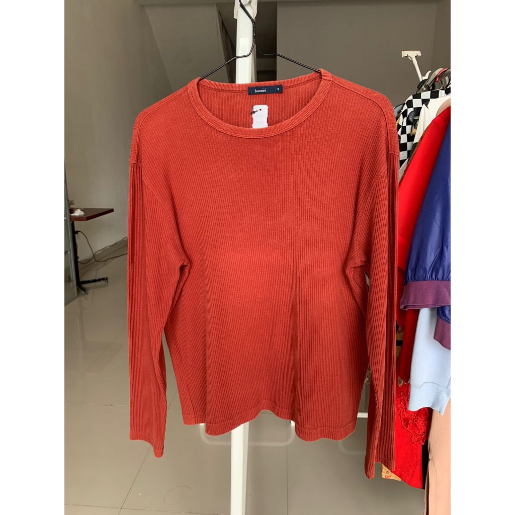 Preloved - Atasan Kaos Merah - BOSSINI - S ( M064 )