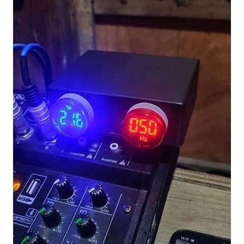 volt meter dan hz meter murah cocok untuk miniatur di atas mixser