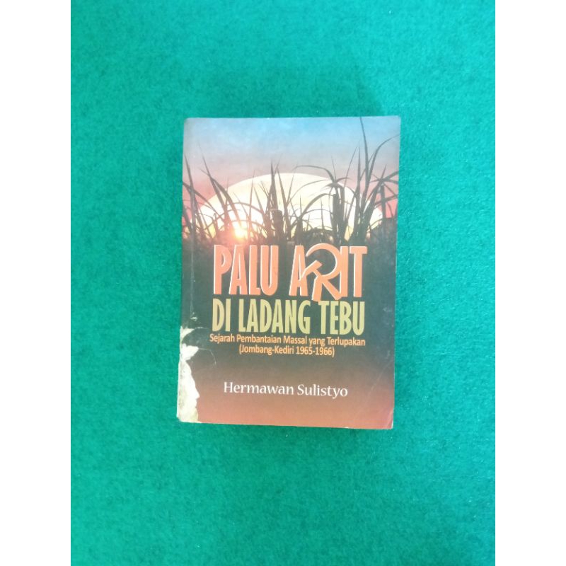 ORIGINAL Buku Palu Arit di Ladang Tebu - Hermawan Sulistyo