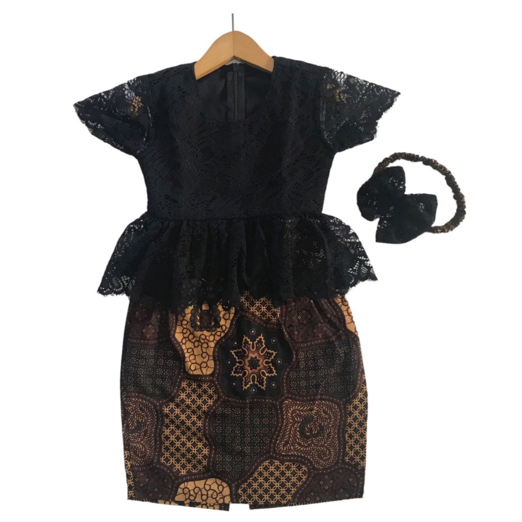 Setelan Kebaya Anak Berbahan Kain Brukat Model Peplum Rok Panjang Warna Hitam