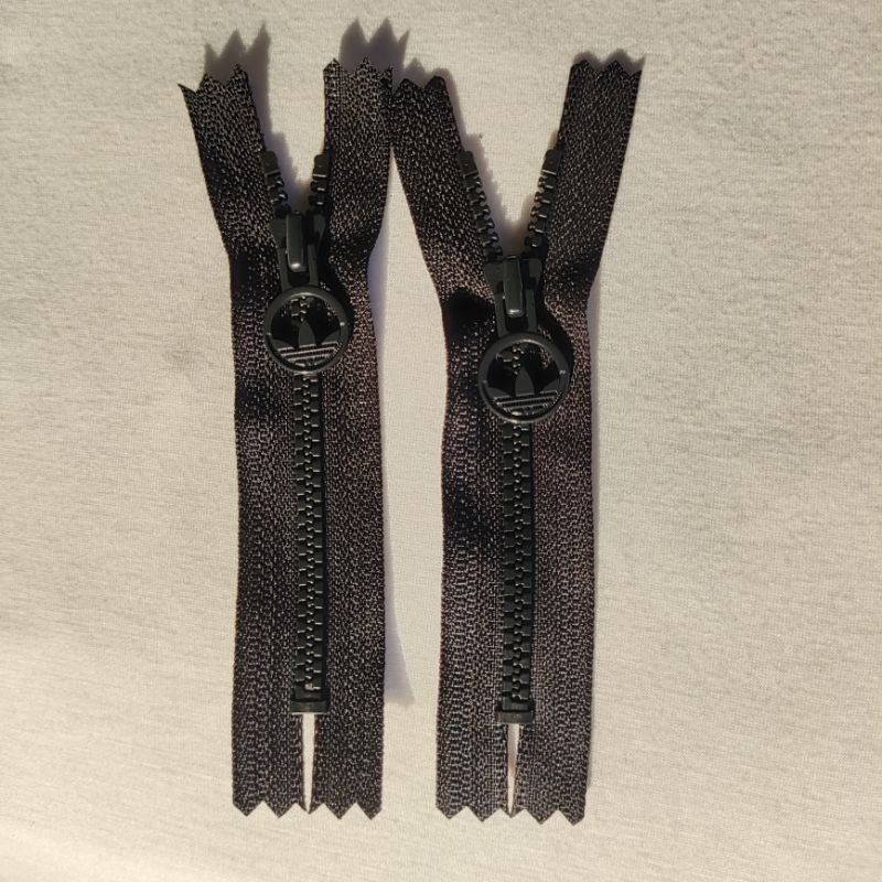 Sleting Vislon YKK Hitam, No. 3, 10 CM.