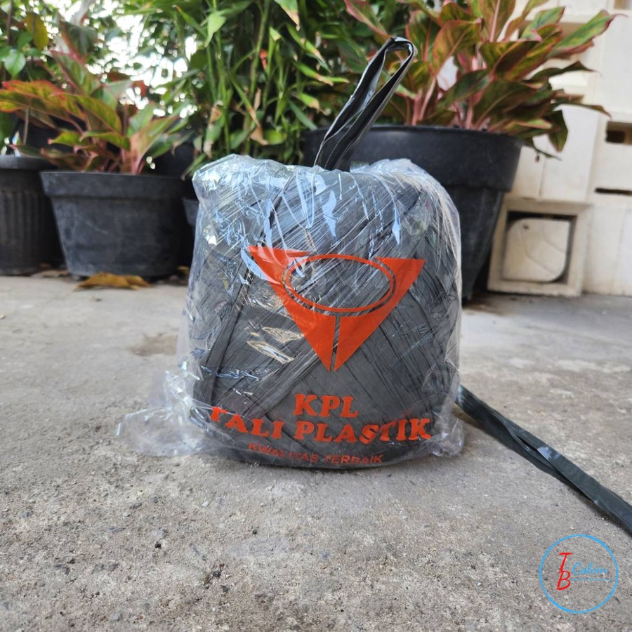 

Tali Rafia Hitam Plastik 1 Roll