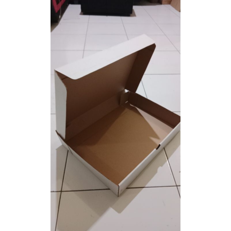 

50pcs kardus pizza diecut ukuran 30 x 20 x 3