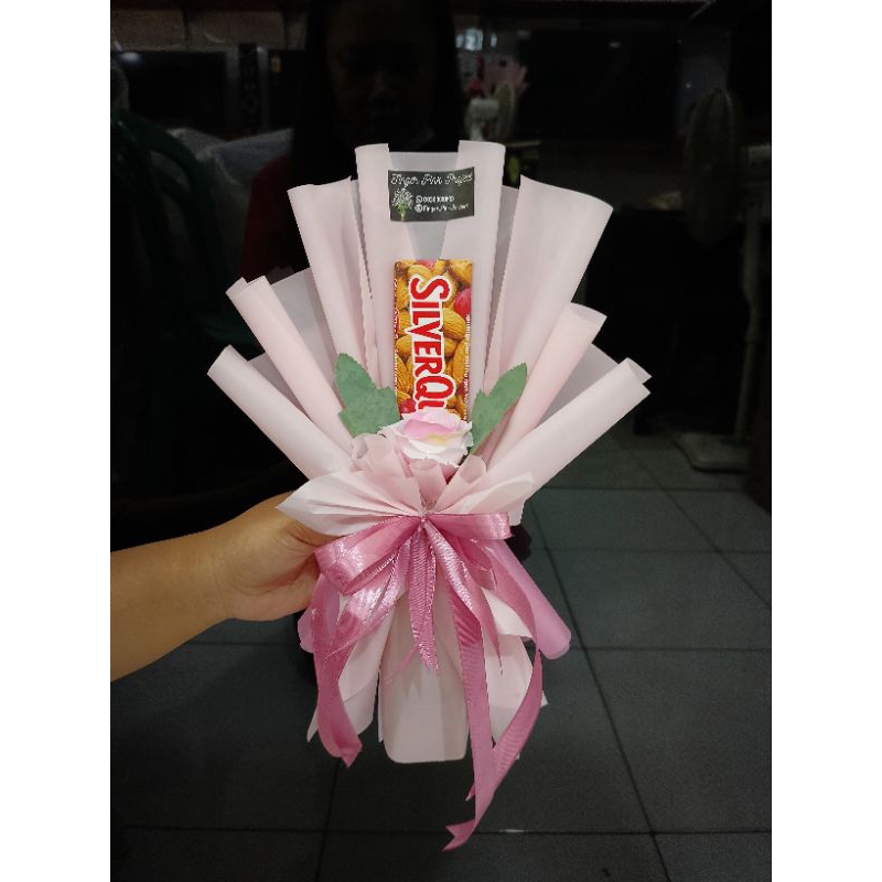 

Buket Bunga Coklat Silverqueen Valentine