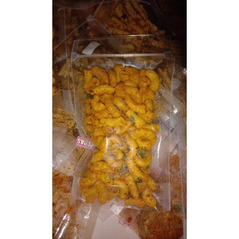 

makaroni kriuk daun jeruk