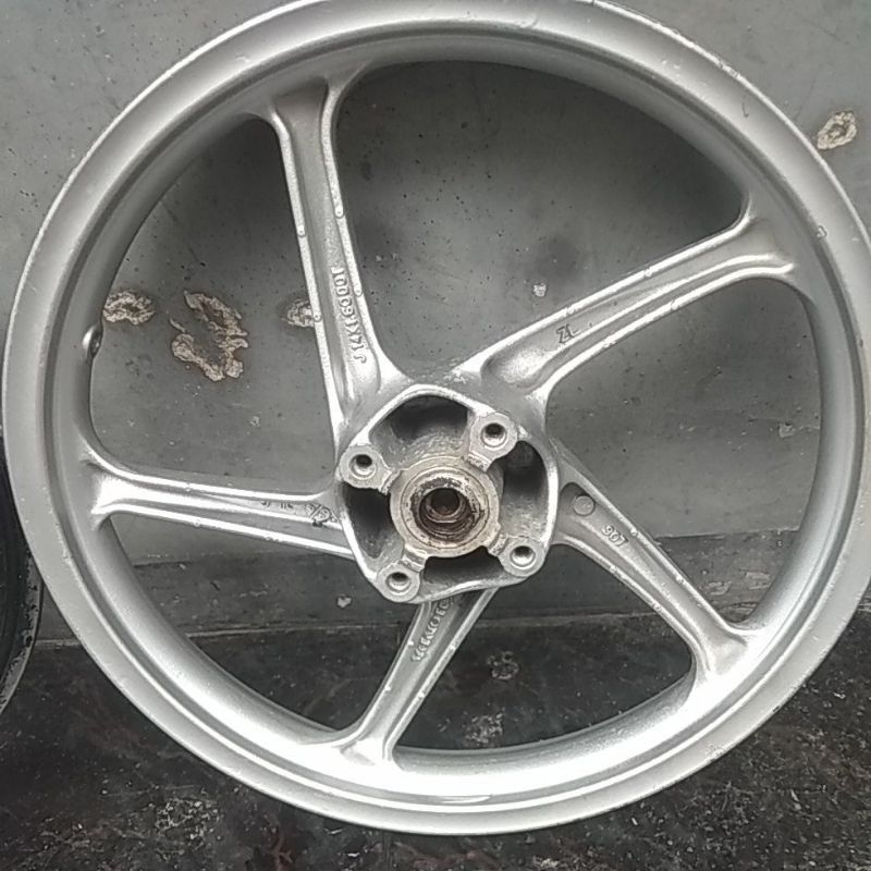 velg racing depan Vario 110,beat,Scoopy injeksi.barang second original lepasan motor.