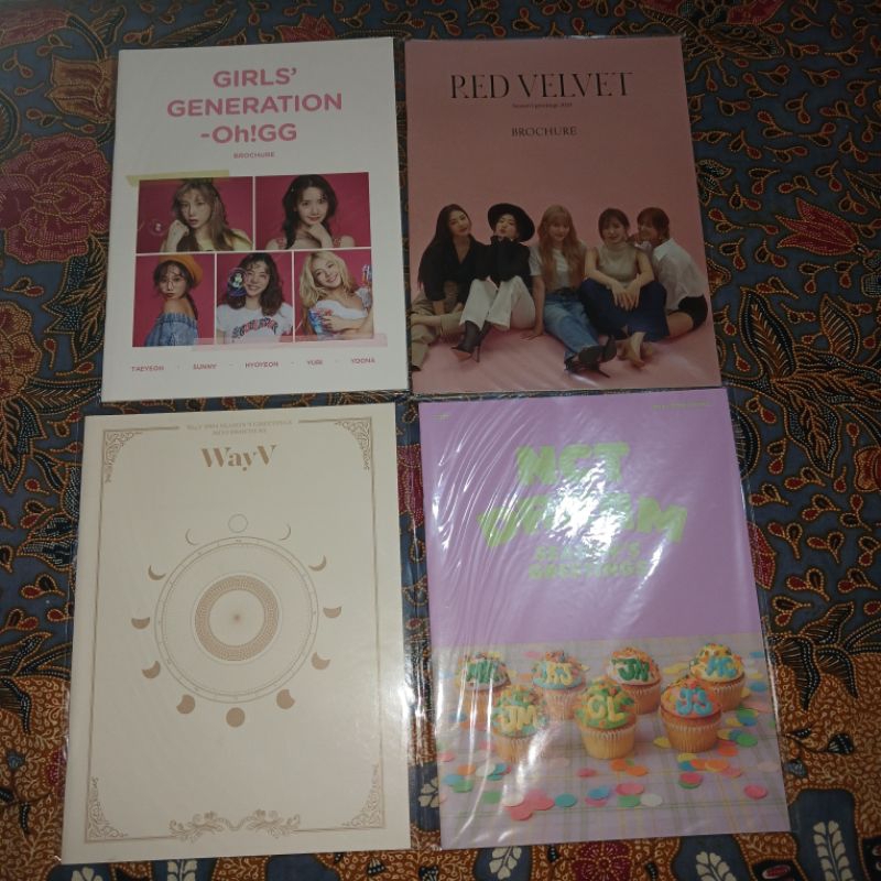 Brochure Season Greeting NCT Dream WayV Red Velvet SNSD