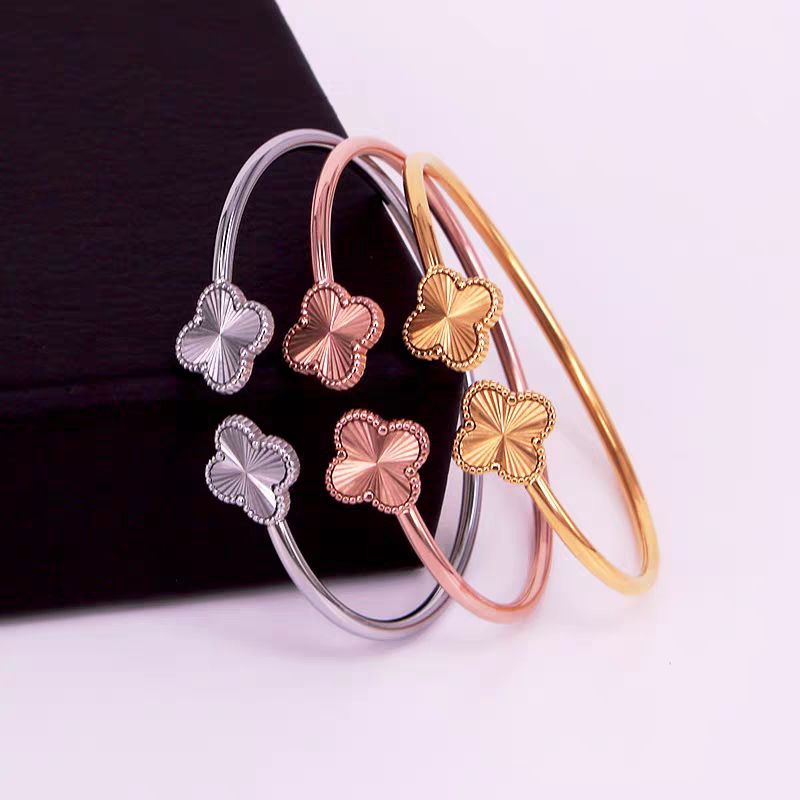 GELANG TANGAN TITANIUM WANITA LINGKAR BULAT MOTIF BUNGA CLOVER POLOS