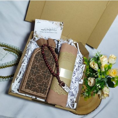Hampers Kado Sajadah Travel/Souvenir Haji/Souvenir Umroh/ Kado Wisuda / Kado Nikahan//PARCEL MANIA M