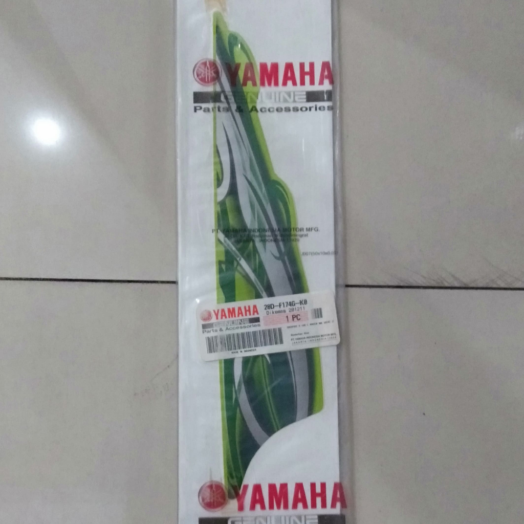 GRAPHIC 3 (UR L GREEN M6 2010) 28D5 / STIKER BODY BELAKANG KIRI BAGIAN BAWAH - MIO SMILE HIJAU METAL