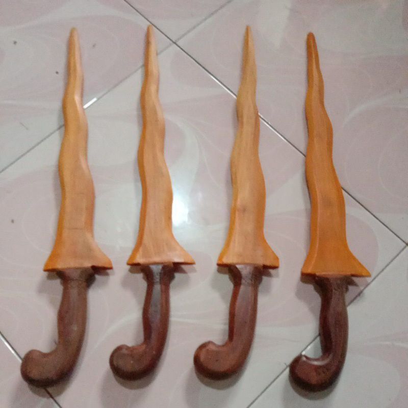 mainan keris kayu
