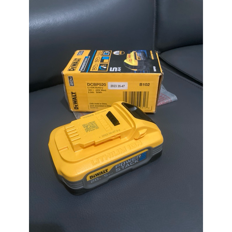 baterai dewalt 20V powerstack 5Ah DCB 520 bekas mulus