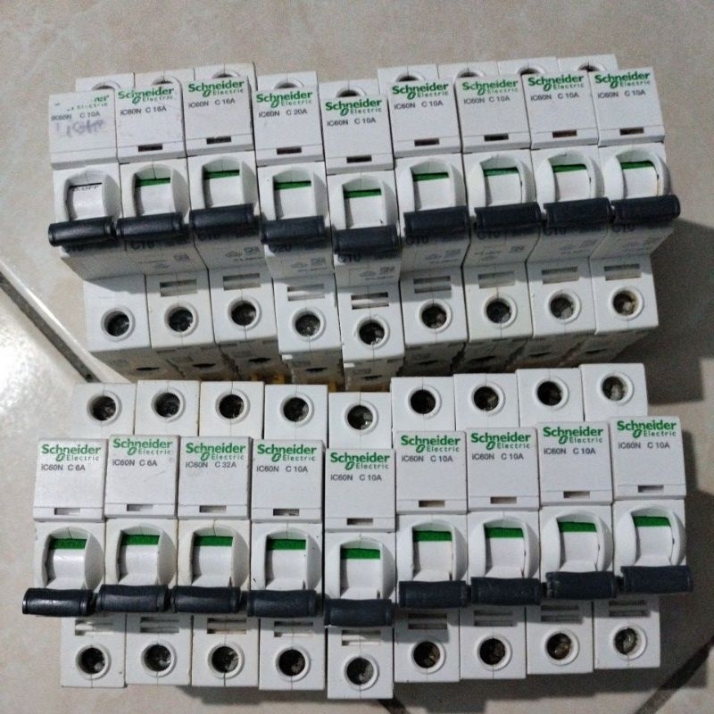 MCB SCHNEIDER  IC60N AMPER CAMPUR