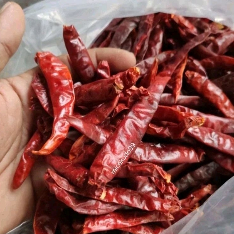 

CABE KERING GRADE A 250GR CABAI KERITING MERAH KRITING PEDAS TEJA WHOLE DRIED CHILLI DRY