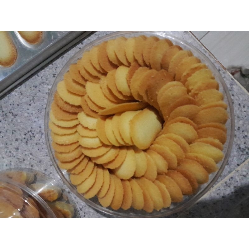 

Kue kering, kue lidah kucing