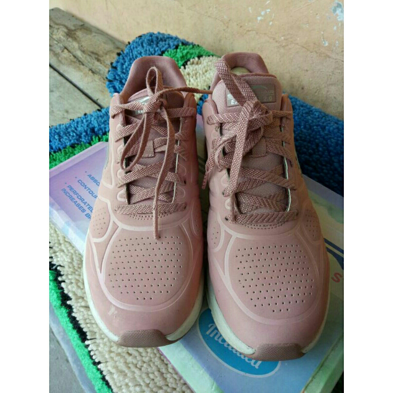 Sepatu Skechers Preloved