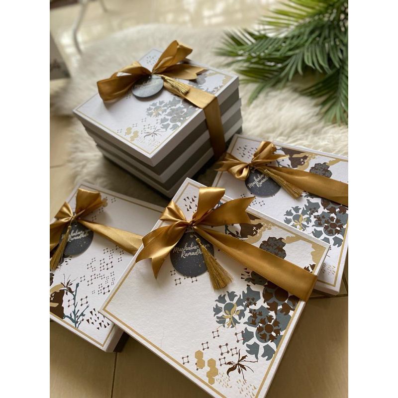 

PITA DAN KARTU UCAPAN UNTUK KOTAK HAMPERS