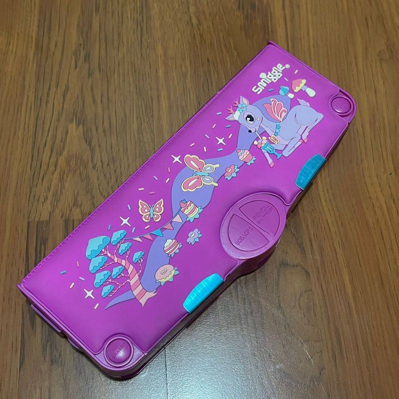 

Tempat Pensil Smiggle Original