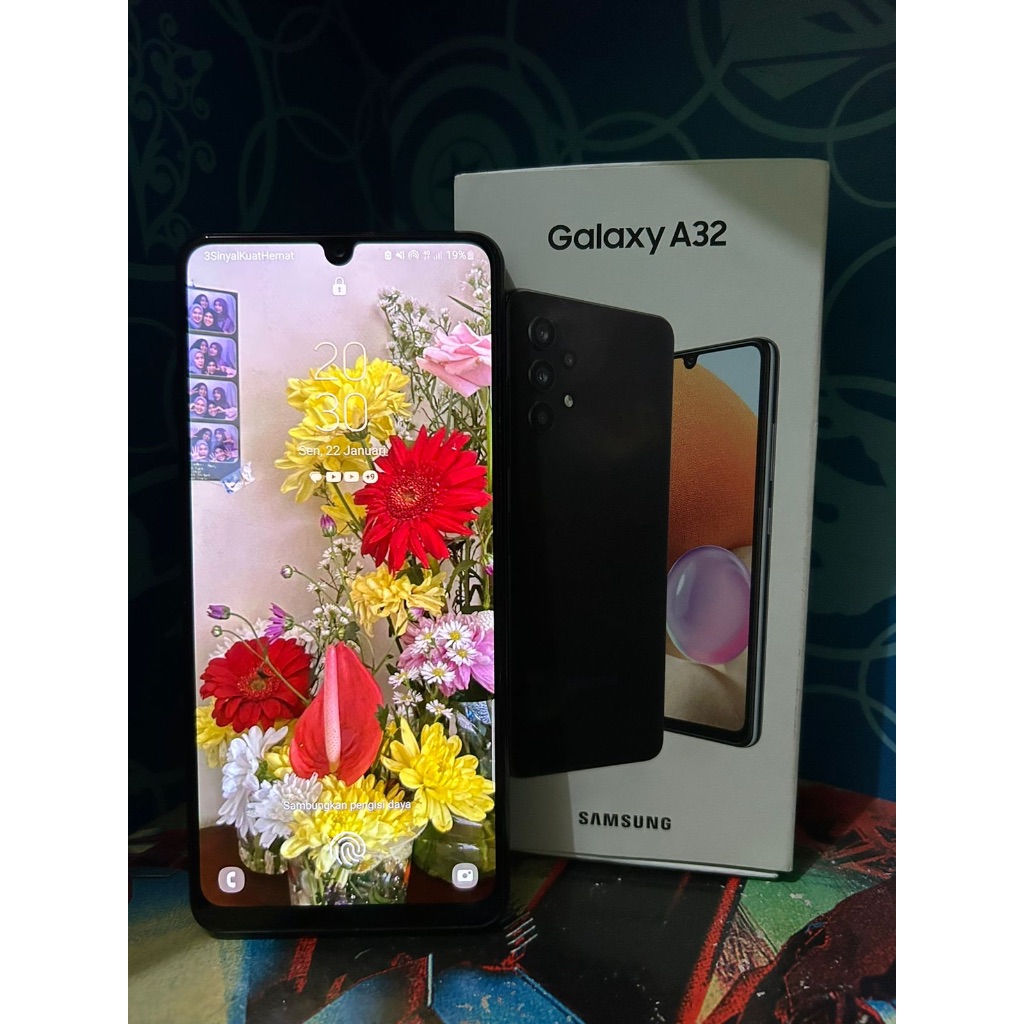 Hp Sec hitam Samsung Galaxy A32 ROM 128 GB/ RAM 8 GB (hanya 1 tahun pemakaian)