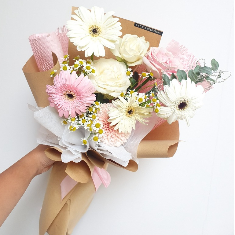 

READY! VALERIA BOUQUET | Buket Bunga Valentine Valentine's Day Buket Wisuda Mothers day Florist Bali Bunga Fresh Flower Florist Denpasar Bali Based Handbouquet Toko bunga Bunga segar Bunga Imlek | LACASADIGIORGIA