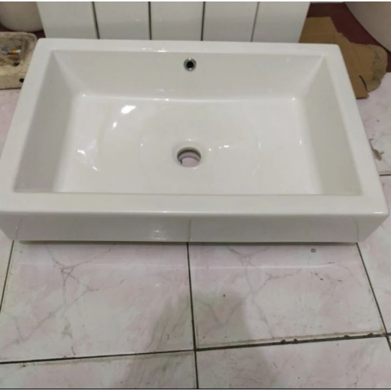 wastafel minimalis merek toto Lw643jk1