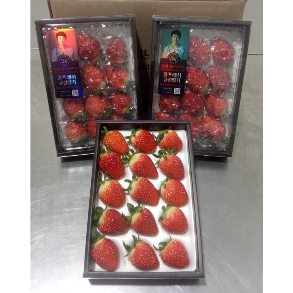 

Strawberry / Buah Strawberry Air Flown / Ahjumma Korea Per Pack Fresh Import