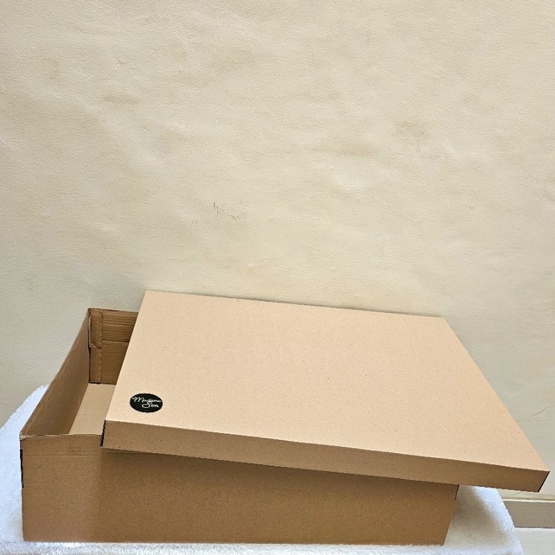 

BOX CAKE JUMBO - DUS KUE ULANG TAHUN - KOTAK CORRUGATED 70x50x20 (ISI : 10 PCS)