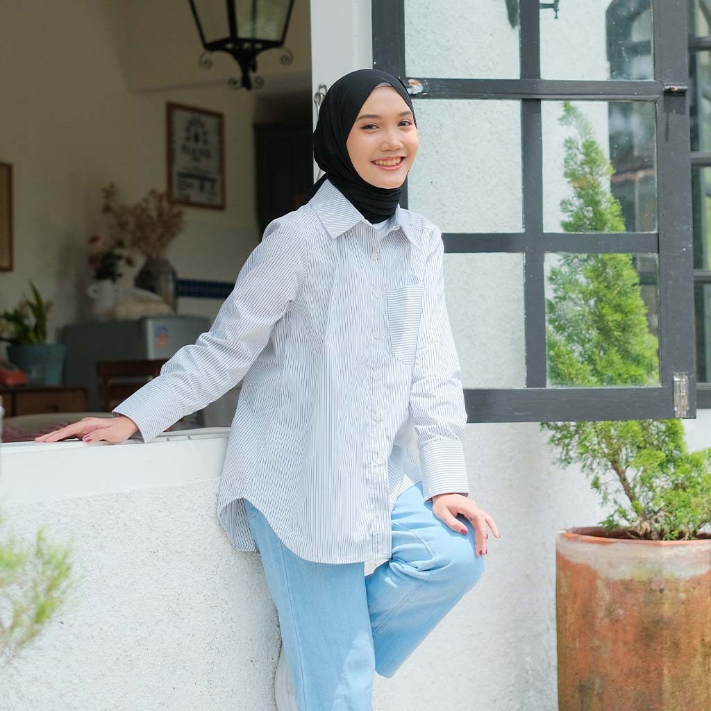 Sekido – Elora Kemeja Atasan Bahan Katun Salur Cantik dan Nyaman  Warna Brokenwhite abu