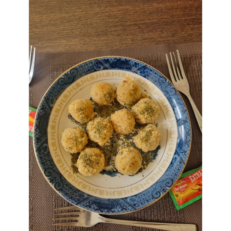 

bitterballen/brulee bomb