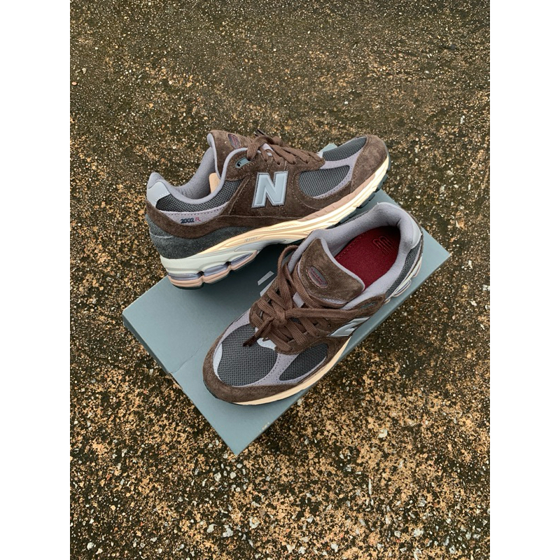 NEW BALANCE 2002R "LUNAR NEW YEARS EARTH BROWN"