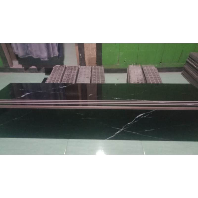 GRANIT TANGGA STEPNOSING 120X30 HITAM MOTIF PETIR