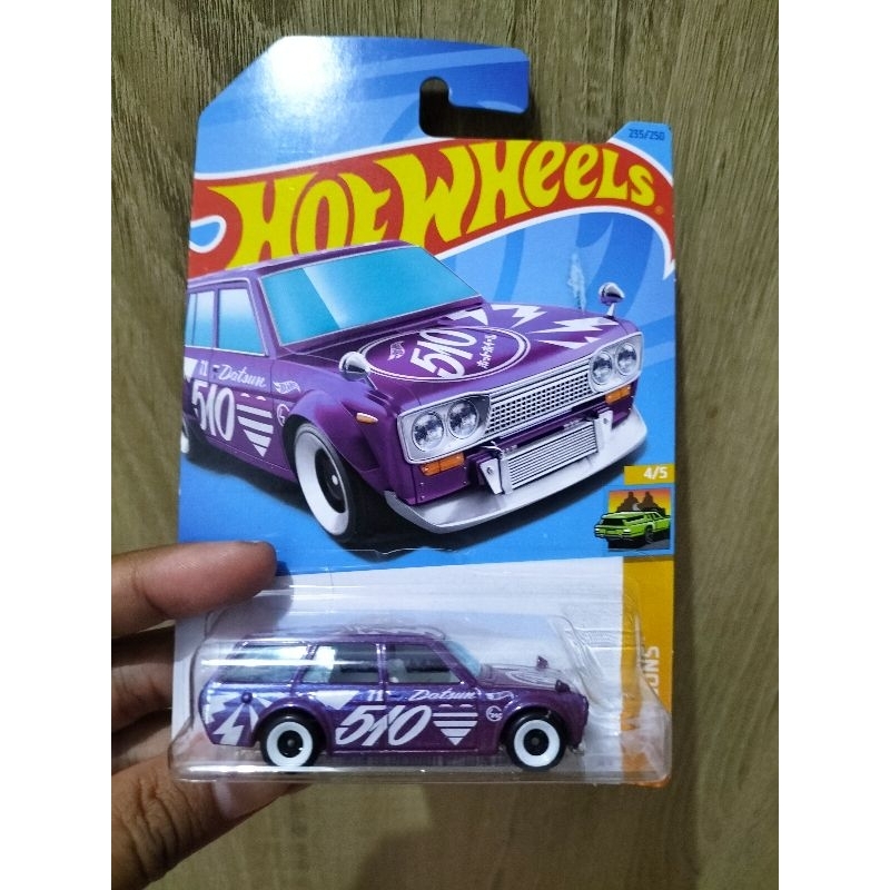 hotwheels Datsun wagon