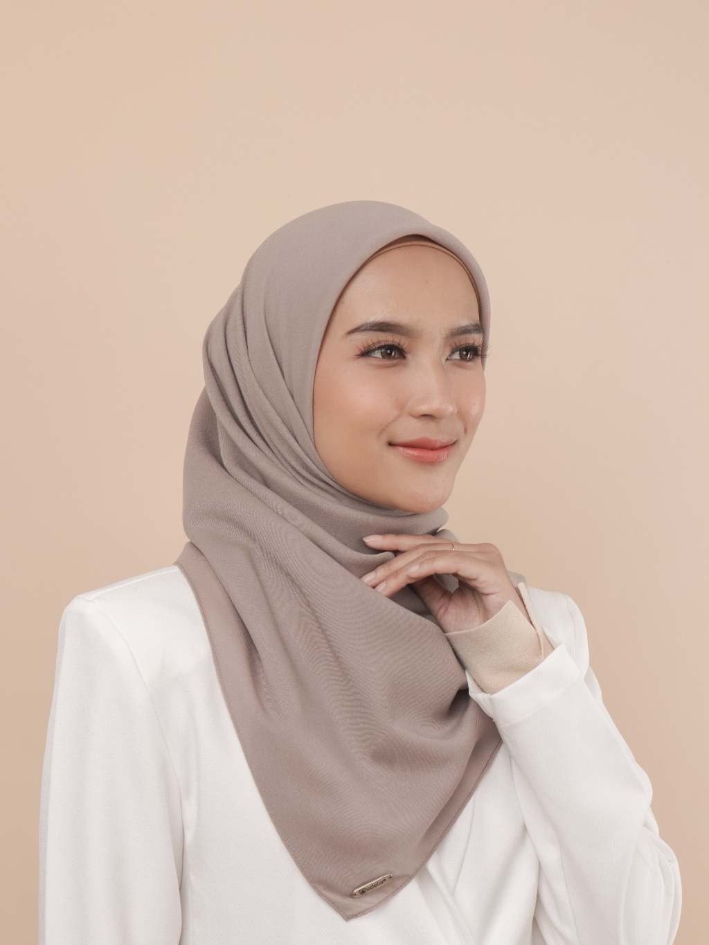 Odelia - Levia voal jahit tepi | Hijab segi empat | Jilbab voal segi empat