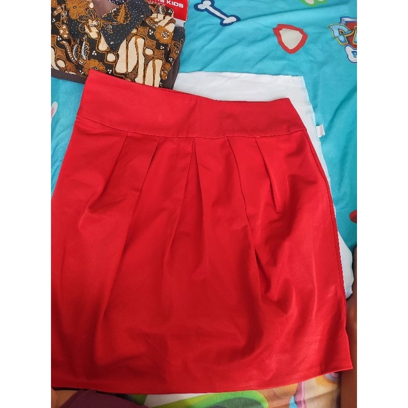 Preloved Rok The Executive Red Ukuran L Bagus