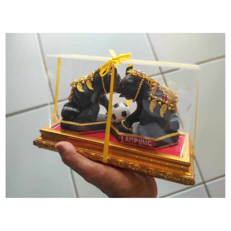patung gajah khas lampung souvenir pajangan gajah