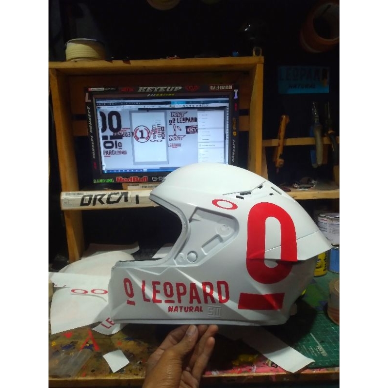 paket mal stiker repaint motif leopard helm  kyt tt course