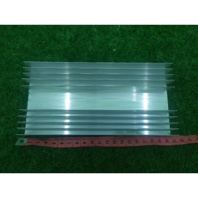 Heatsink heatsing pendingin Rangkaian power amplifier Aluminium 5sirip 20cm ukuran 20x9.4x2.5 Tebal 