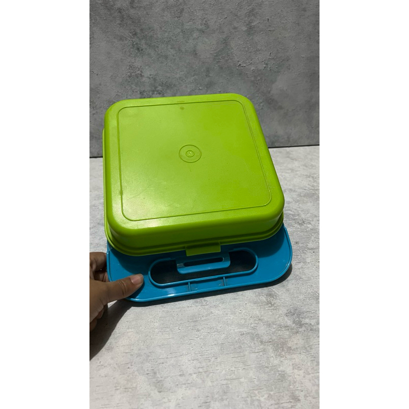 snack keeper tupperware