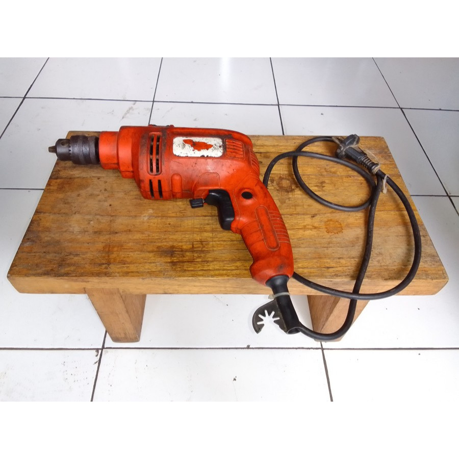 Merek Black + Decker Bor tangan Listrik 10mm Bekas Seken