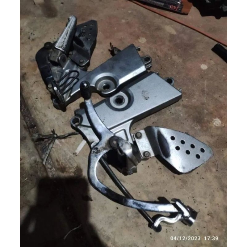 Footstep Depan Yamaha Byson Karbu Original