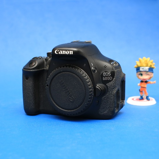 Canon 600D Body Only Kamera DSLR Layar Flip Bergaransi - Vg