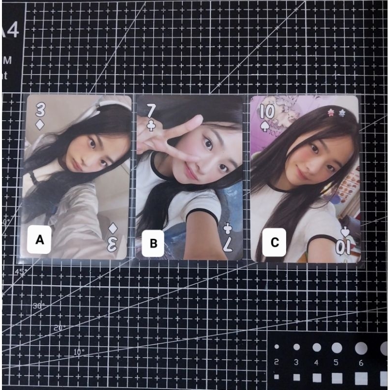 [BACA DESC] pc photocard newjeans minji sg23 jepit headphone peace