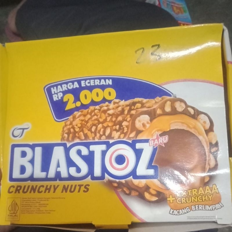 

Blaztoz cruncy nuts perkotak isi 12